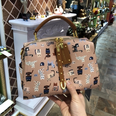 M1437-2 Creme Bär Cartoon Katze Tasche Neue Boston Kissen Tasche Puppe Niedliche Mode Handheld Schulter Umhängetasche Weibliche